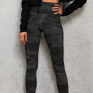 ALO YOGA HIGH-WAIST CAMO VAPOR LEGGING